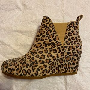 Toms ankle booties. Barely worn. Size 8. Leopard.